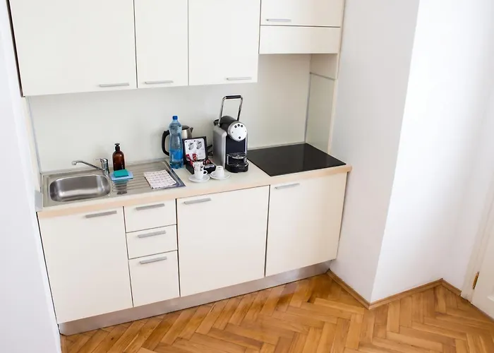 Three Golden Crowns Apartments Prag